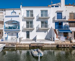 Vista exterior de Casa o xalet en venda en Empuriabrava amb Aire condicionat i Terrassa