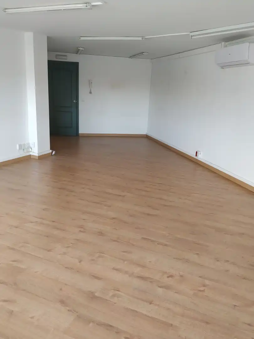 Büro zur Miete in Avinguda Enric Valor, 3, El Castell