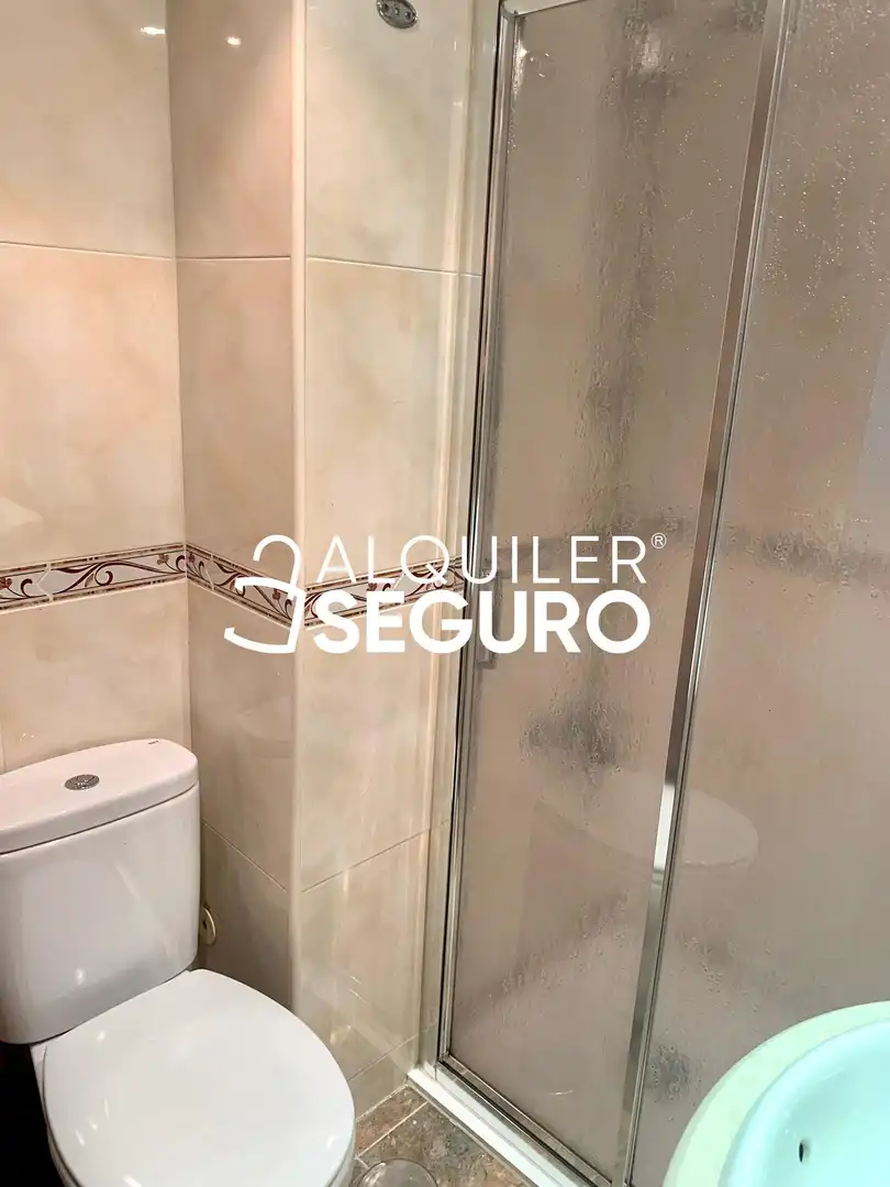 Bany de Pis de lloguer en Coslada amb Aire condicionat i Calefacció