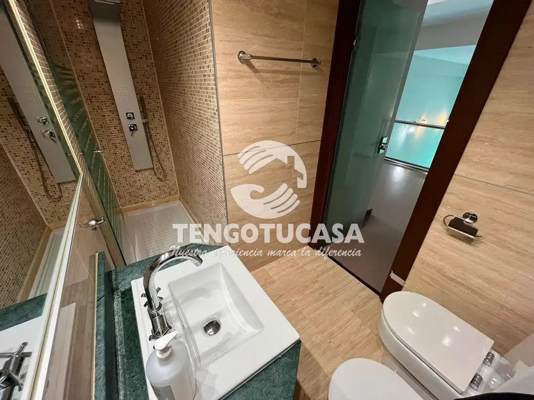 Bathroom of Flat for rent in Madrid  with Air Conditioner