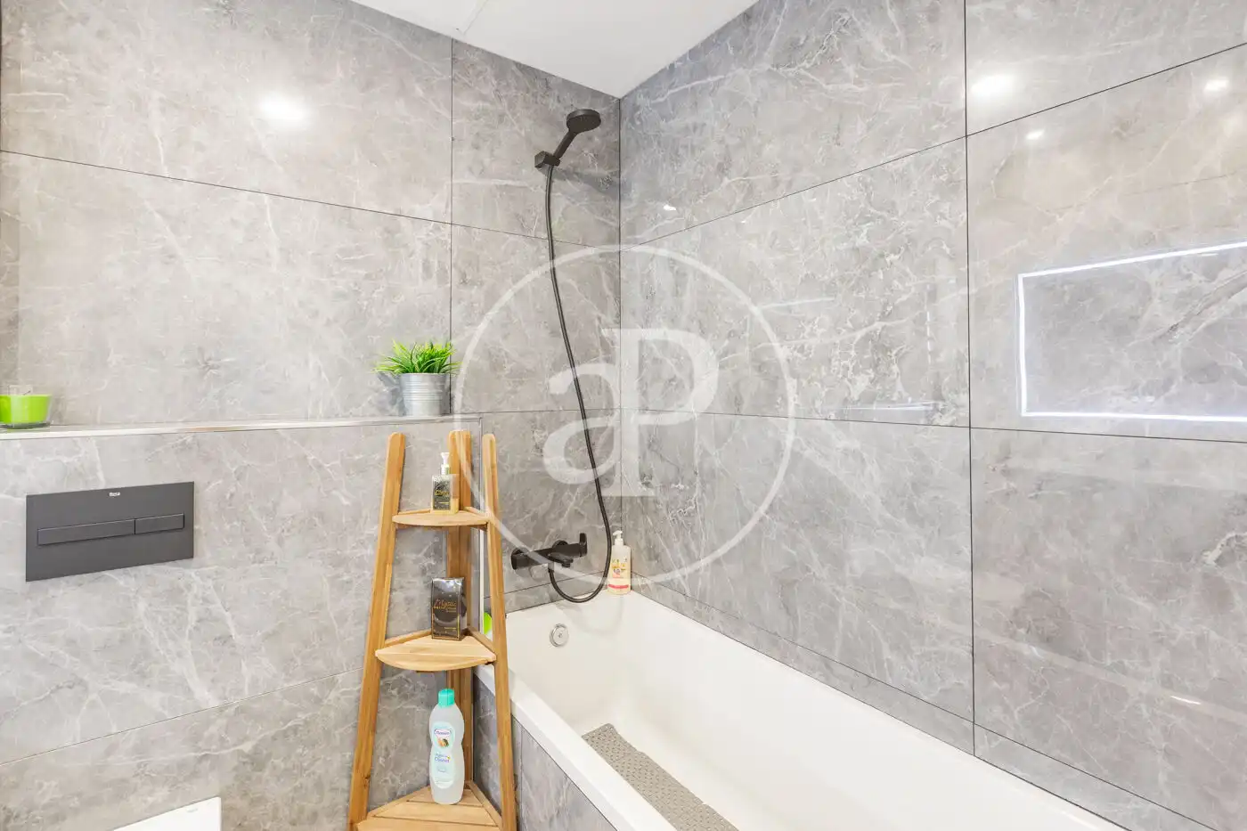 Bany de Loft en venda en San Sebastián de los Reyes amb Aire condicionat, Calefacció i Jardí privat