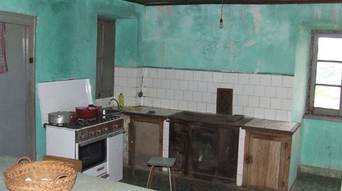 CASONA ASTURIANA DE PIEDRA PARA RESTAURAR CON PANERA Y FINCA, imatge 2