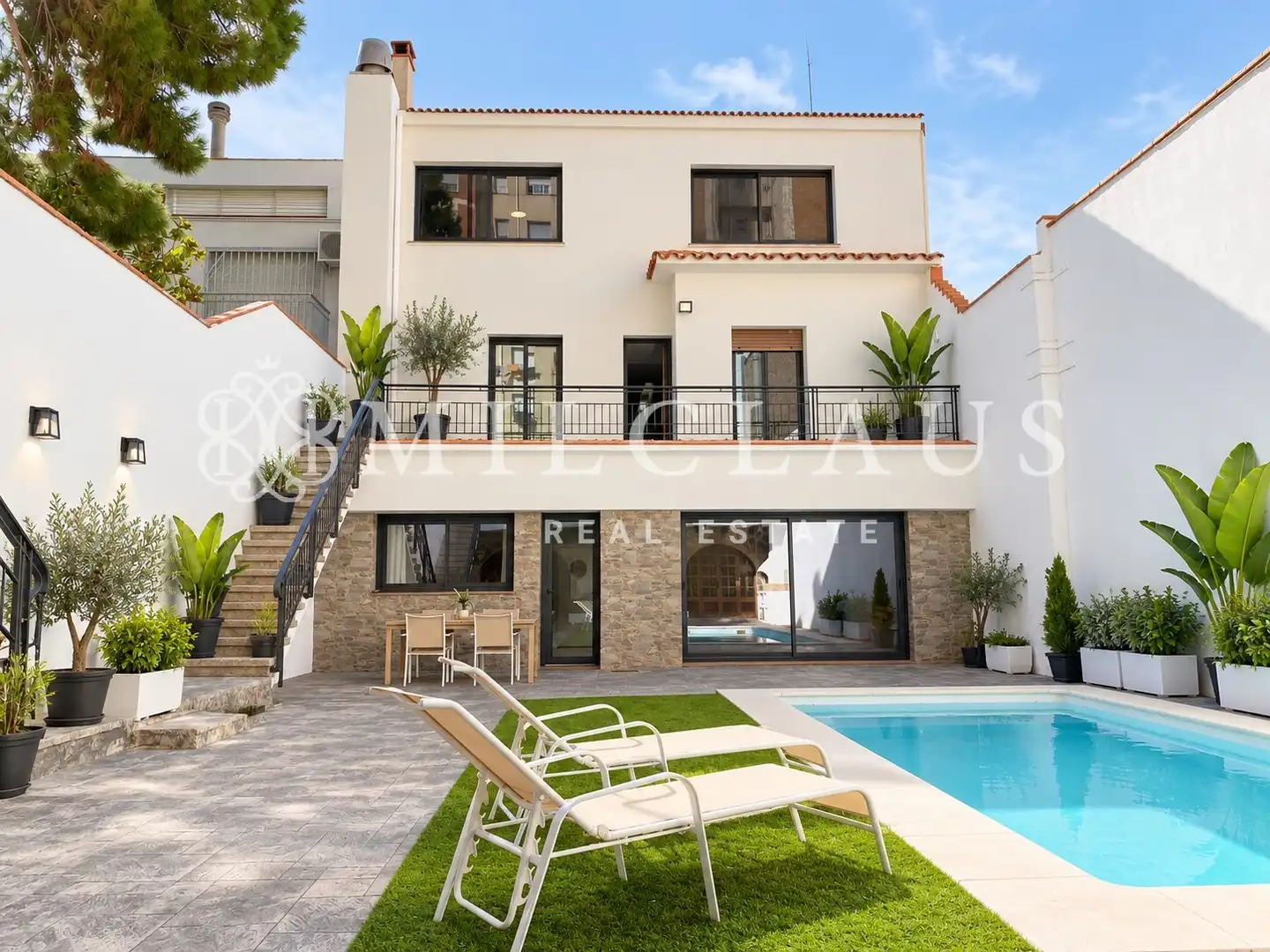 Casa amb terrassa en venda a Carrer de Regàs