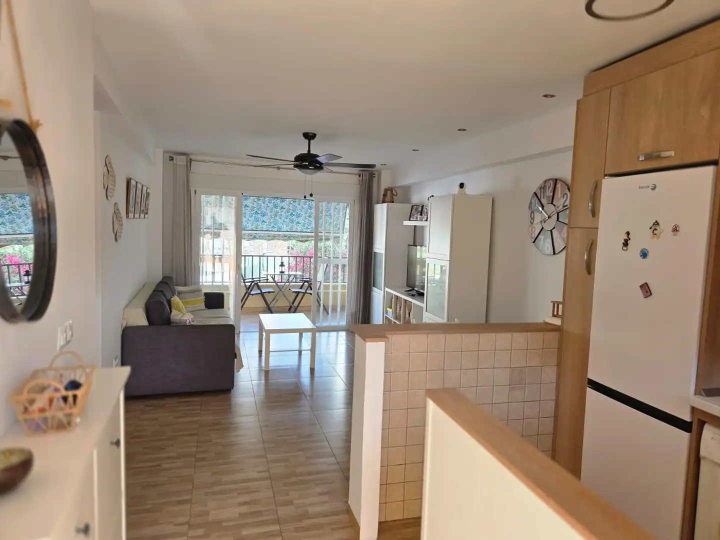 Vista exterior de Piso en venta en Vélez-Málaga con Aire acondicionado y Piscina comunitaria