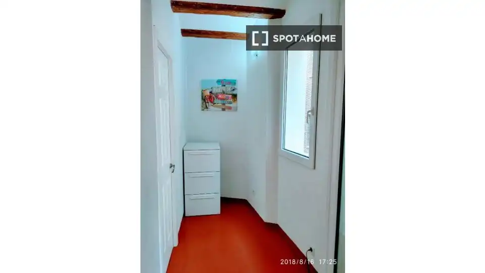 Flat with terrace to rent in Ciutat Vella, imagen 2