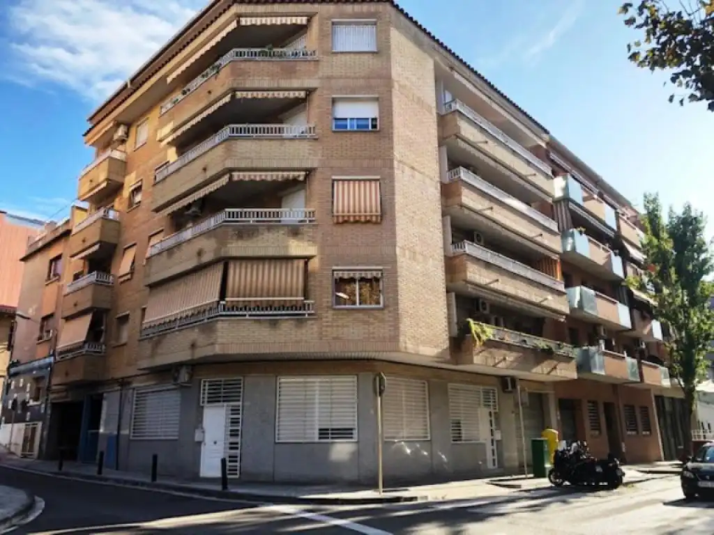 Außenansicht von Lagerraum zum Verkauf in Sant Joan Despí
