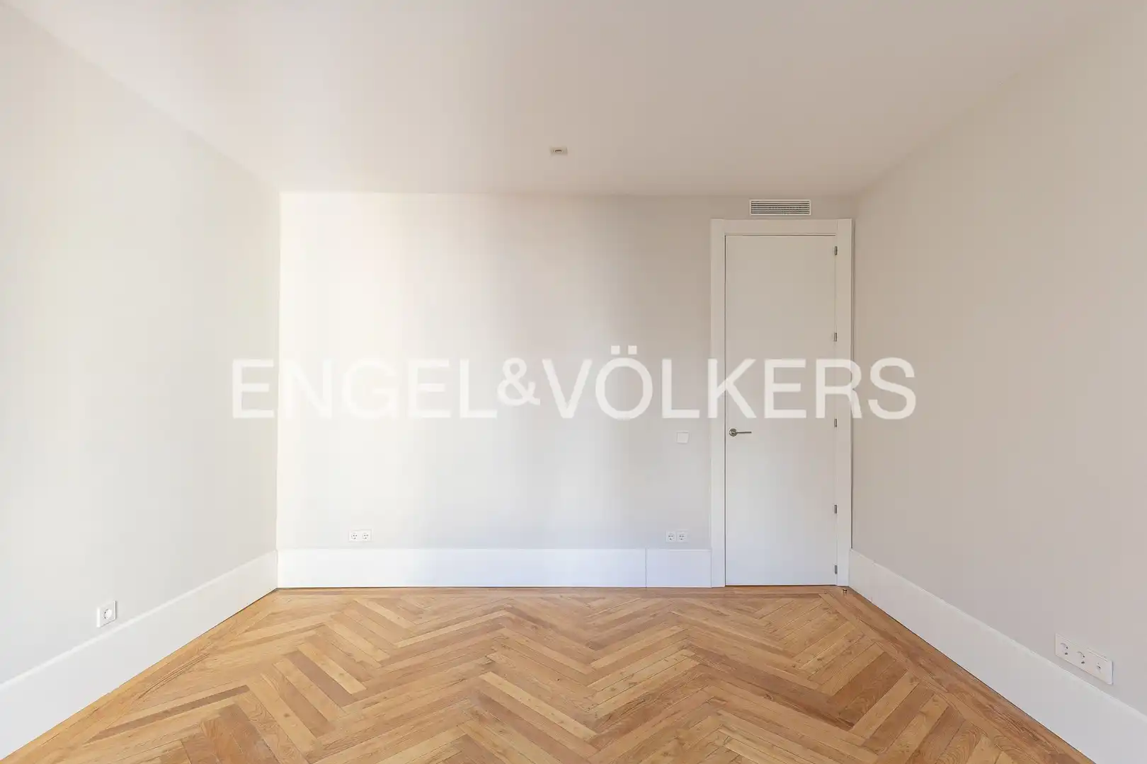 Schlafzimmer von Wohnung zur Miete in Madrid mit Klimaanlage, Heizung und Parkett