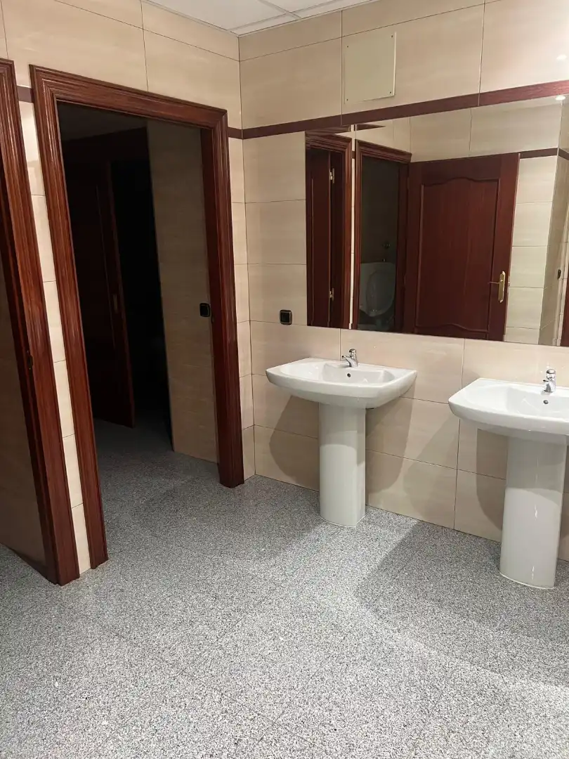 Bany de Oficina de lloguer en Vitoria - Gasteiz amb Aire condicionat