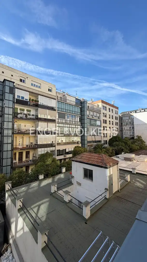 Exterior view of Flat for sale in Barrio de Salamanca