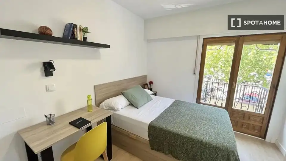 Bedroom of Flat for rent in Madrid  with Air Conditioner, Heating and Furnished