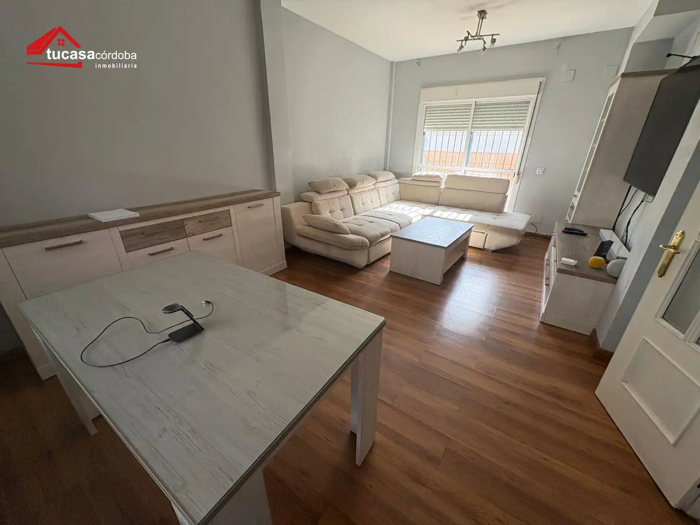 Sala d'estar de Casa adosada en venda en  Córdoba Capital amb Aire condicionat, Parquet i Terrassa