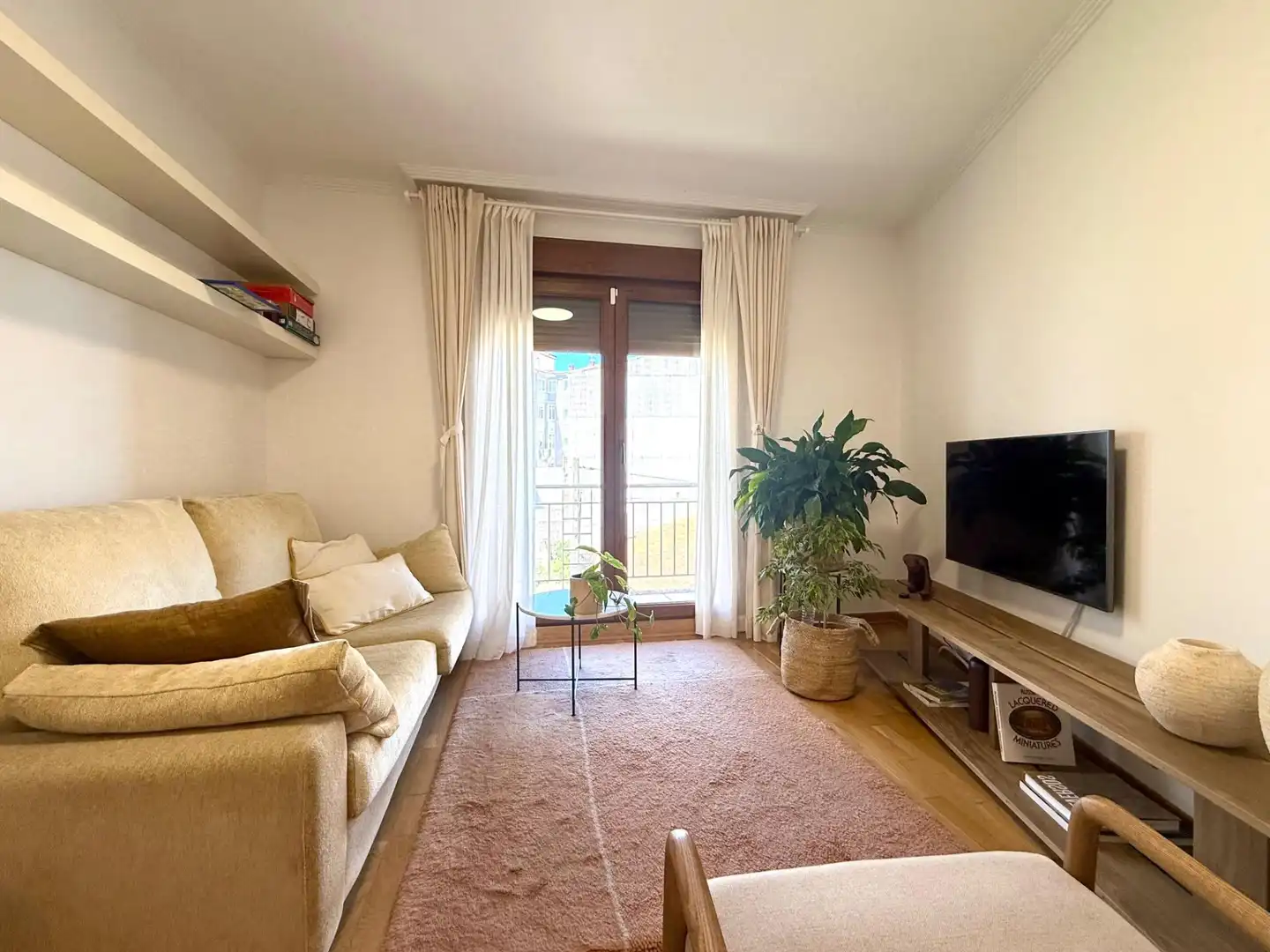 Sala d'estar de Pis en venda en O Grove   amb Calefacció, Terrassa i Traster