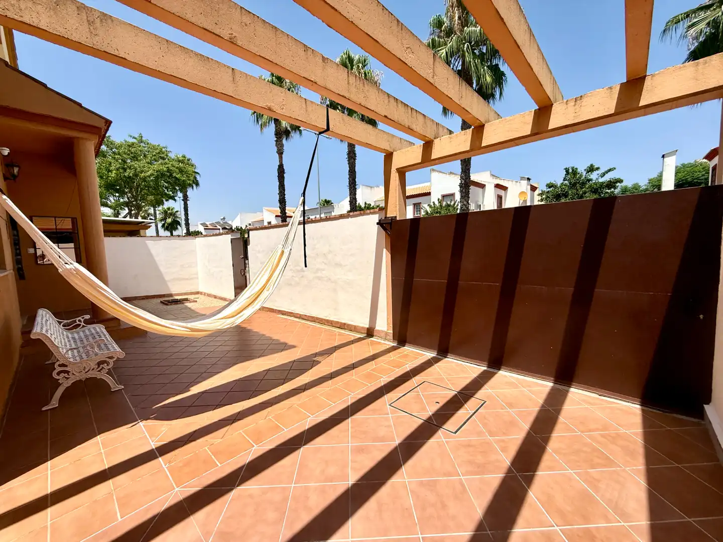 Terrassa de Casa adosada en venda en Espartinas amb Jardí privat, Terrassa i Piscina