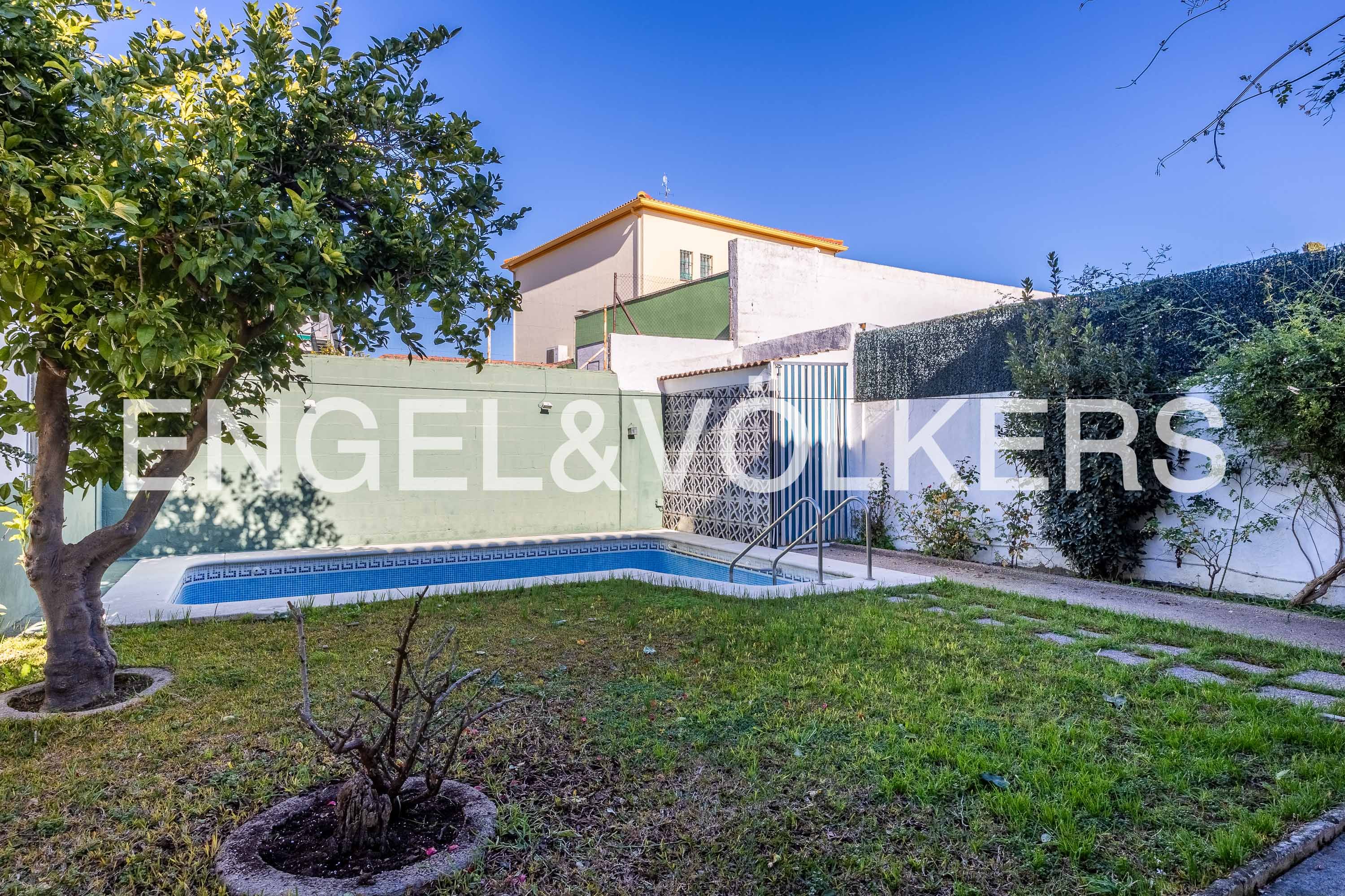 Single-family semi-detached for sale in Valencina de la Concepción  with Air Conditioner, Heating and Private garden