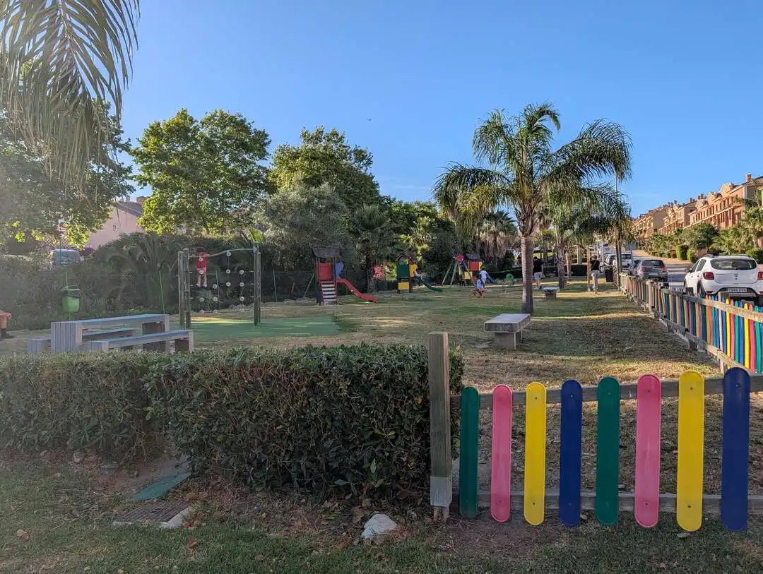 Jardín de Casa adosada de alquiler en La Línea de la Concepción con Aire acondicionado, Calefacción y Jardín privado