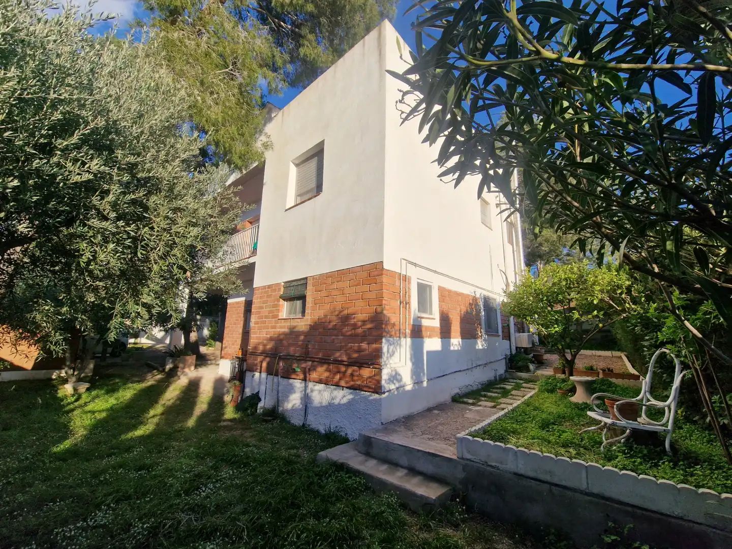Vista exterior de Casa o xalet en venda en Cubelles amb Calefacció, Jardí privat i Terrassa