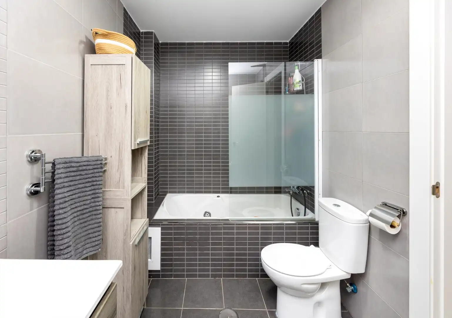 Bathroom of Apartments for sale in La Zubia