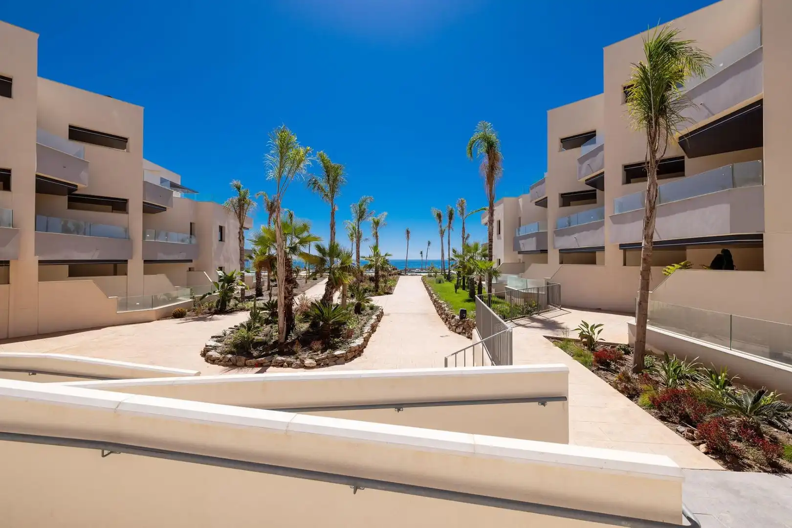 Außenansicht von Wohnungen zum Verkauf in Vélez-Málaga mit Heizung, Terrasse und Abstellraum