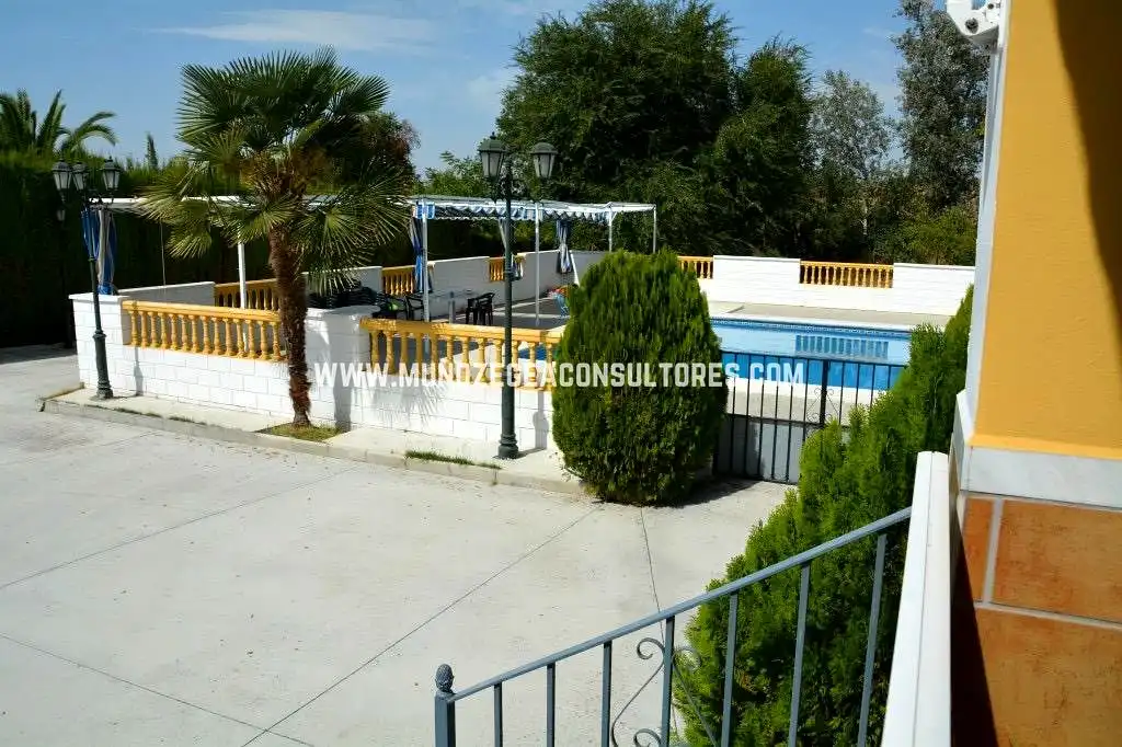 Piscina de Casa o chalet en venta en Lucena con Aire acondicionado, Jardín privado y Terraza