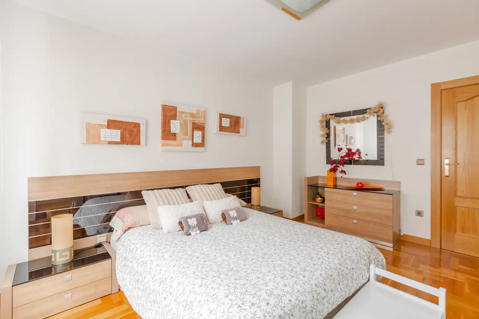 Habitación de Casa adosada en venta en Barañáin / Barañain con Calefacción, Jardín privado y Parquet
