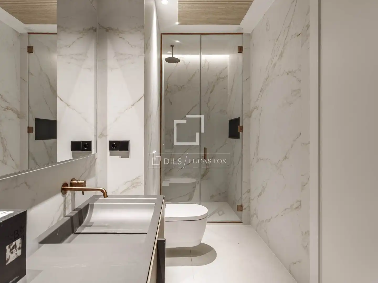 Baño de Piso de alquiler en Madrid con Aire acondicionado, Terraza y Piscina