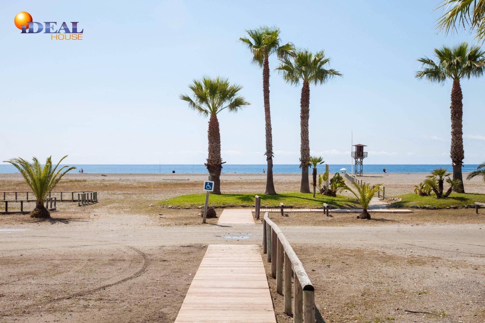 Vista exterior de Pis en venda en Motril