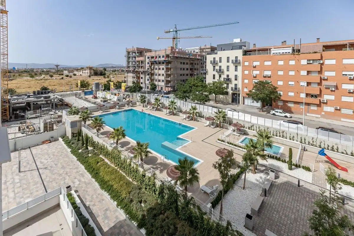 Piscina de Piso de alquiler en Granada con Terraza, Amueblado y Piscina comunitaria
