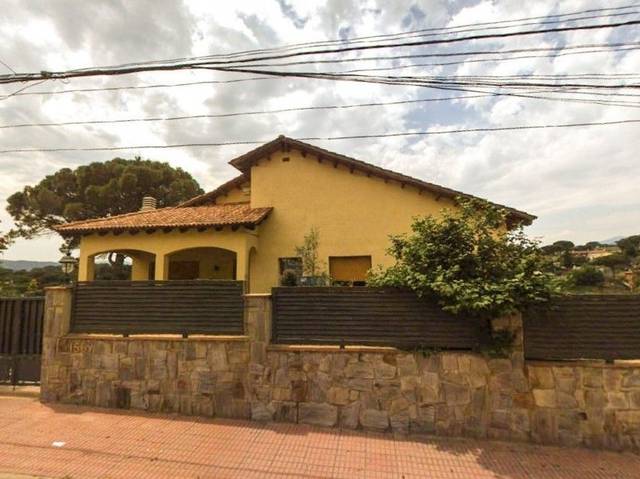 Casa-chalet en Venta en  Vicente Alexandre en Riells i Viabrea