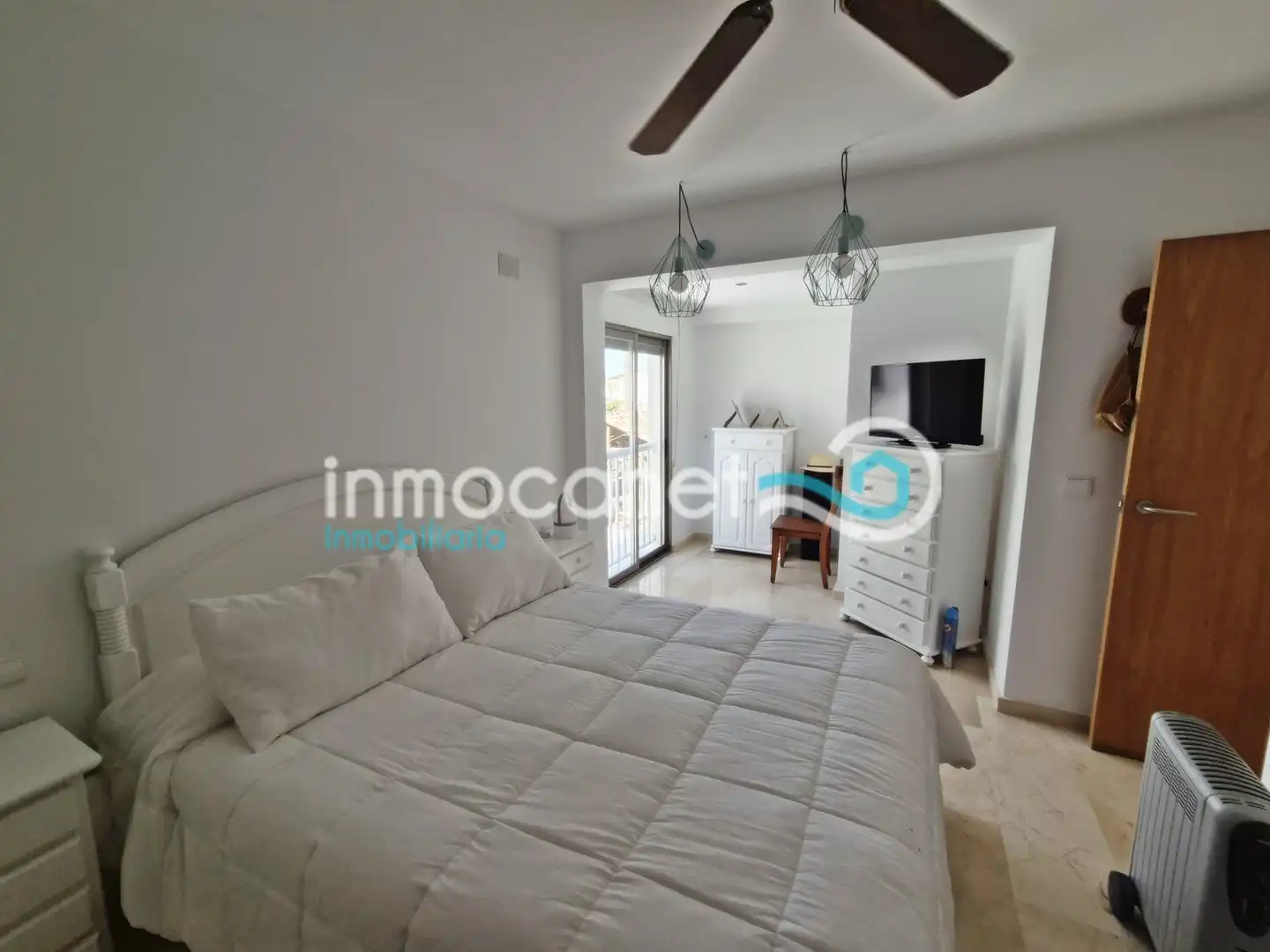 Dormitori de Casa o xalet en venda en Oliva amb Aire condicionat, Calefacció i Terrassa
