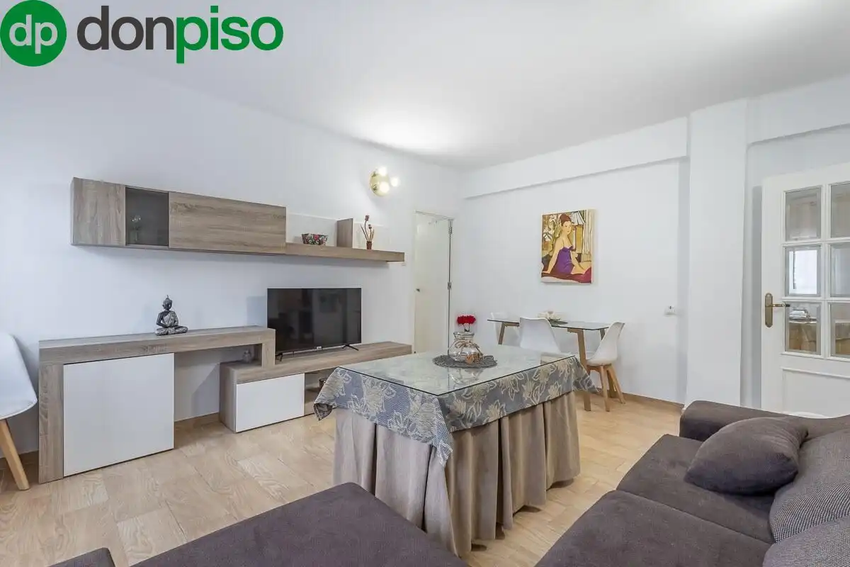 Living room of Flat for sale in Granada  with Air Conditioner and Parquet flooring