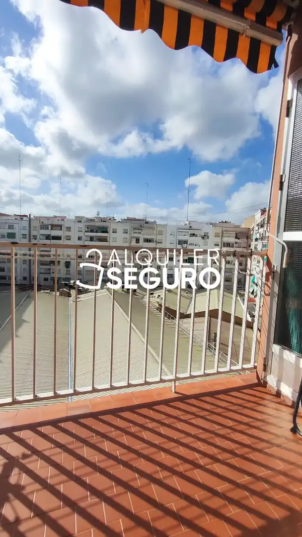 Exterior view of Flat for rent in Valencia  with Air Conditioner, Heating and Terrace