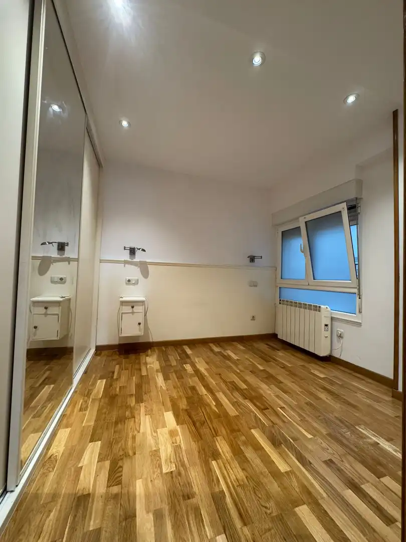 Habitación de Piso de alquiler en Gijón  con Calefacción, Parquet y Amueblado