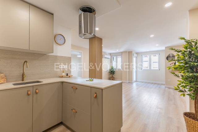 Apartamento en Venta en C/ de la Reina en El Cabanyal - El Canyamelar