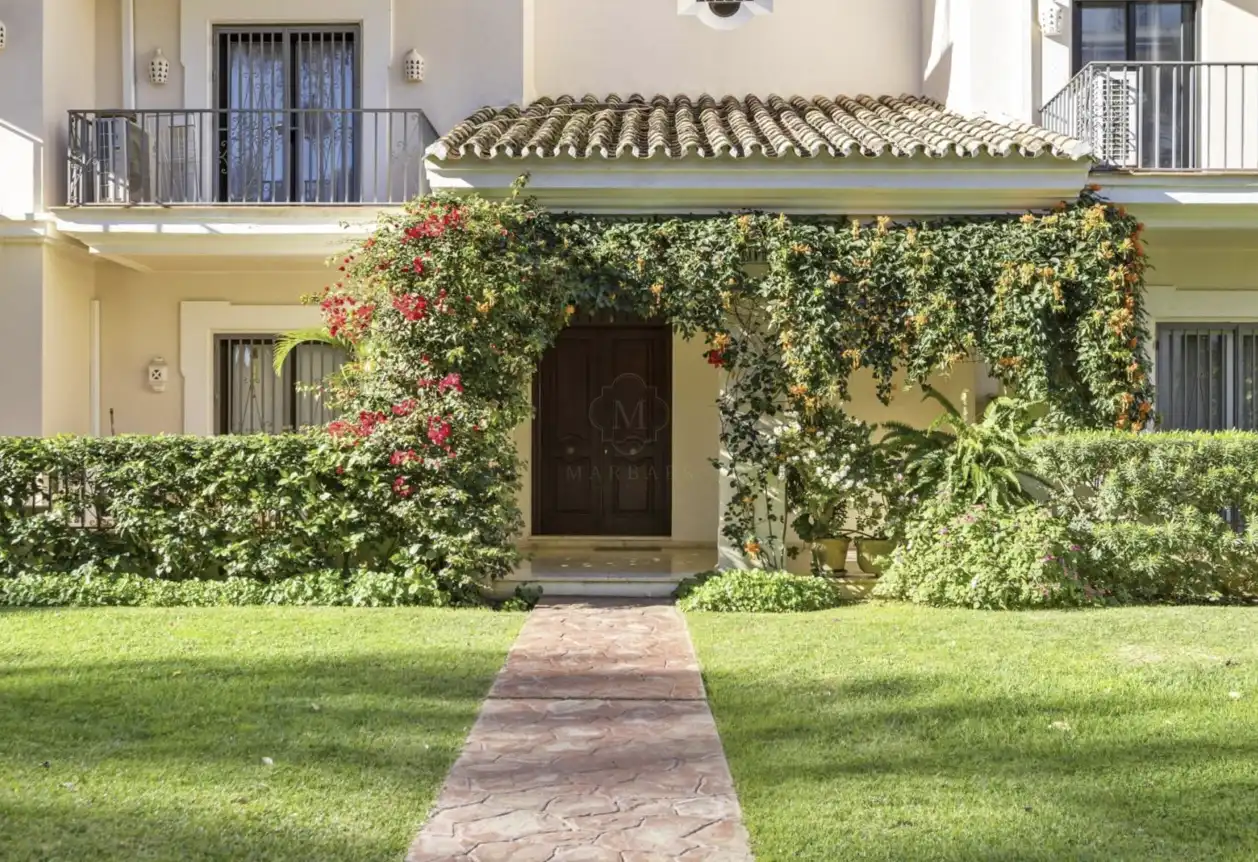 Jardí de Planta baixa en venda en Marbella amb Aire condicionat, Terrassa i Piscina