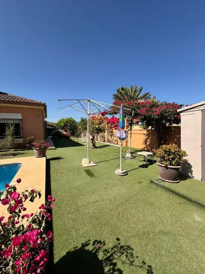 Jardí de Casa o xalet en venda en Dos Hermanas amb Aire condicionat