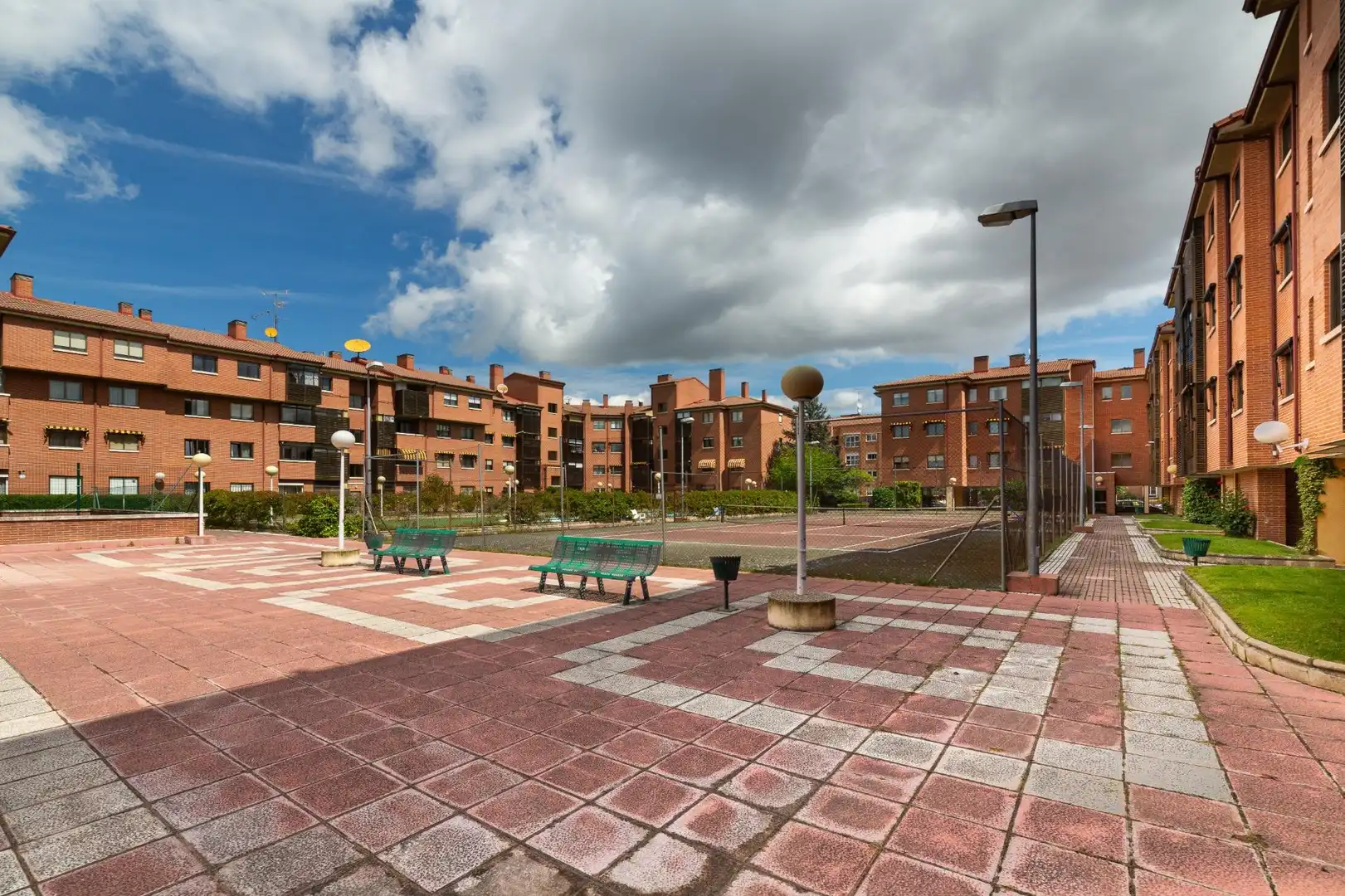 Exterior view of Flat for sale in Valladolid  with Heating, Storage room and Community pool