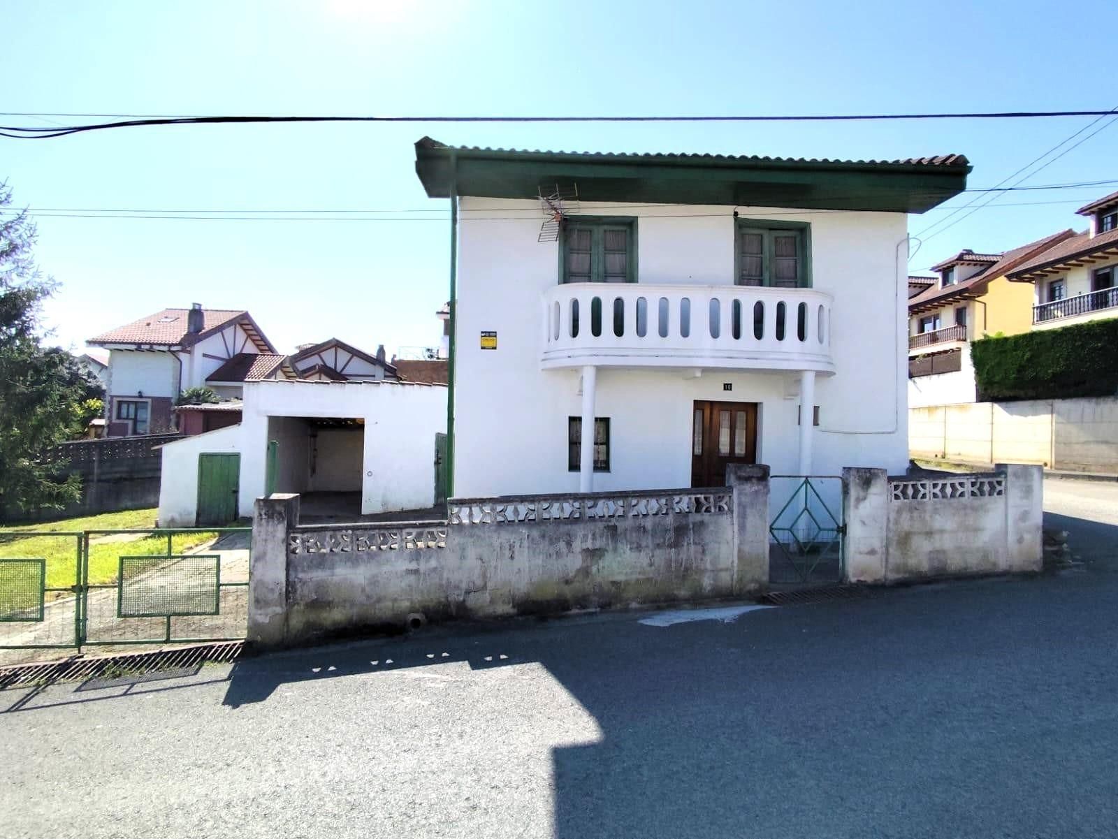 Vista exterior de Casa o xalet en venda en Camargo amb Jardí privat, Terrassa i Traster