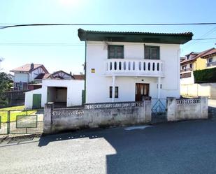 Vista exterior de Casa o xalet en venda en Camargo amb Jardí privat, Terrassa i Traster