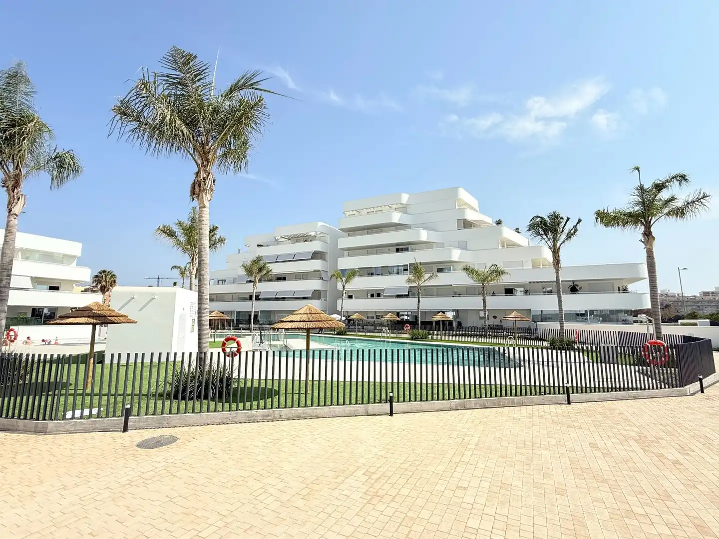 Vista exterior de Pis en venda en Vélez-Málaga amb Aire condicionat, Calefacció i Jardí privat