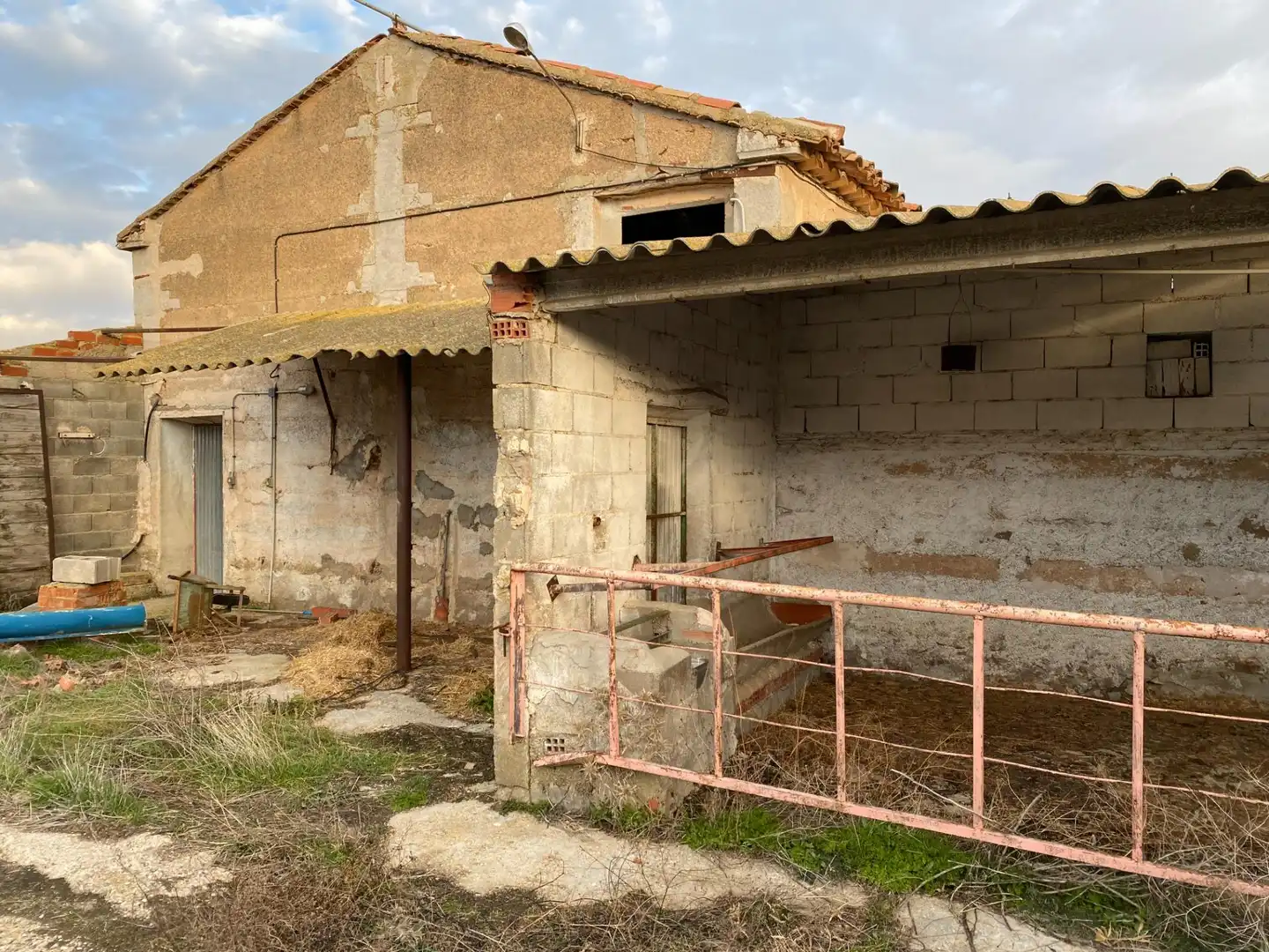 Nau industrial en venda a Tornos