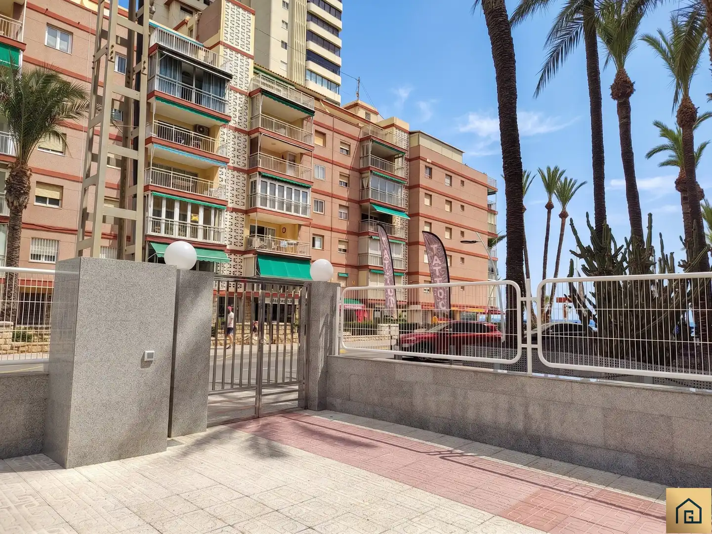 Vista exterior de Piso en venta en Benidorm con Terraza, Amueblado y Alarma
