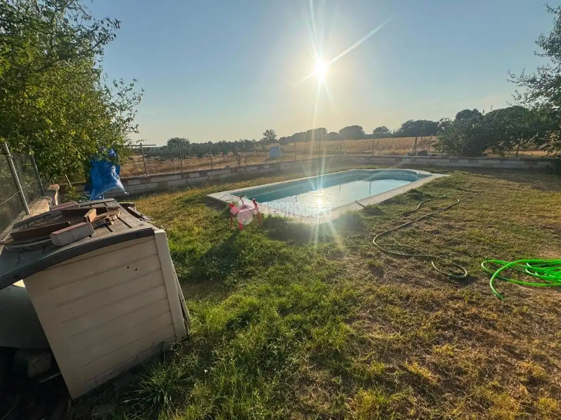 Piscina de Finca rústica en venda en Badajoz amb Traster i Moblat