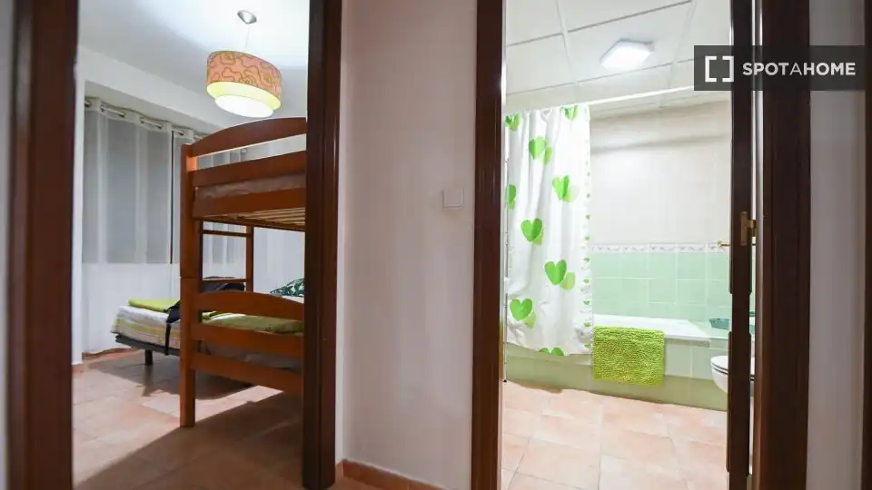 Habitación de Apartamento para compartir en Ayamonte con Aire acondicionado, Calefacción y Terraza
