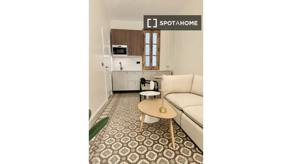 Piso con terraza en alquiler en Eixample