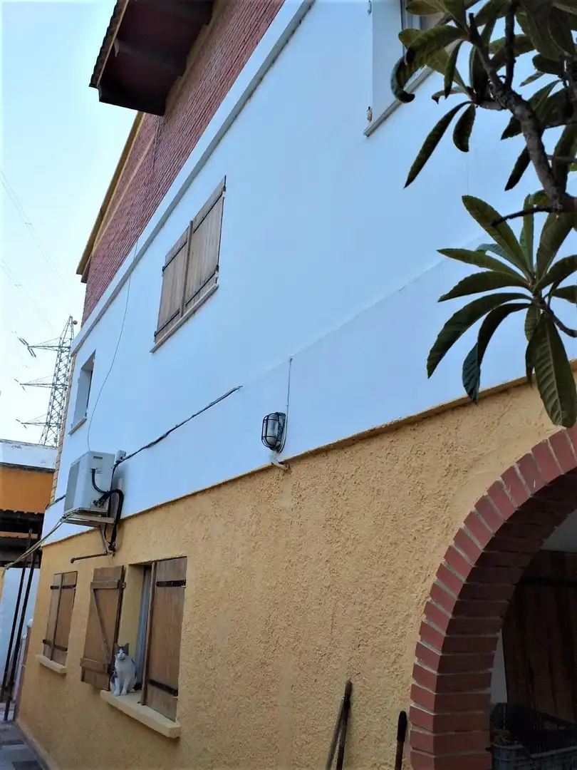 Vista exterior de Casa o xalet en venda en Manises amb Aire condicionat, Jardí privat i Traster