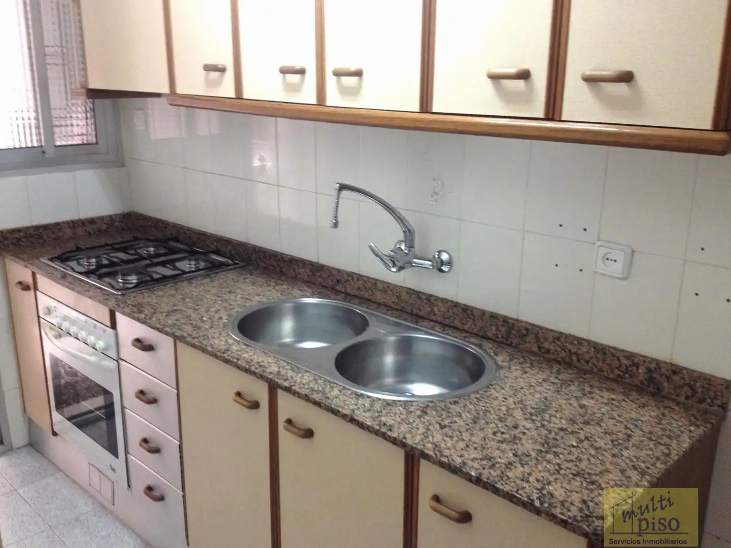 Cuina de Pis en venda en L'Hospitalet de Llobregat amb Terrassa i Balcó