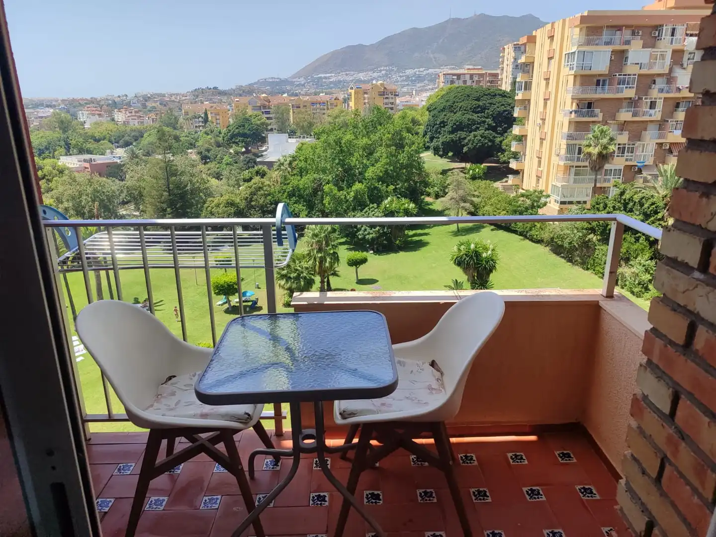 Vista exterior de Estudi en venda en Benalmádena amb Aire condicionat, Terrassa i Moblat