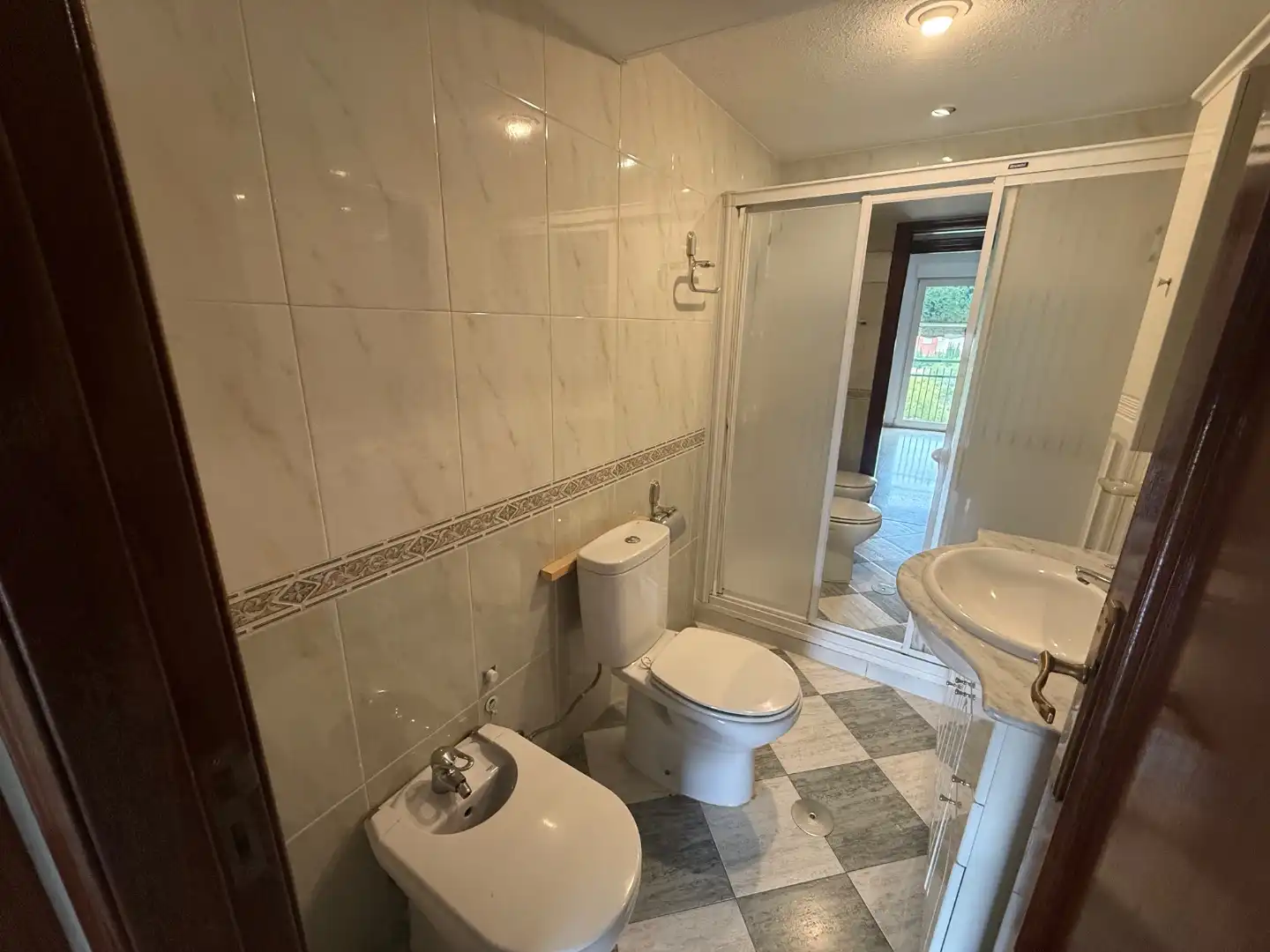 Baño de Piso en venta en  Granada Capital con Aire acondicionado y Balcón