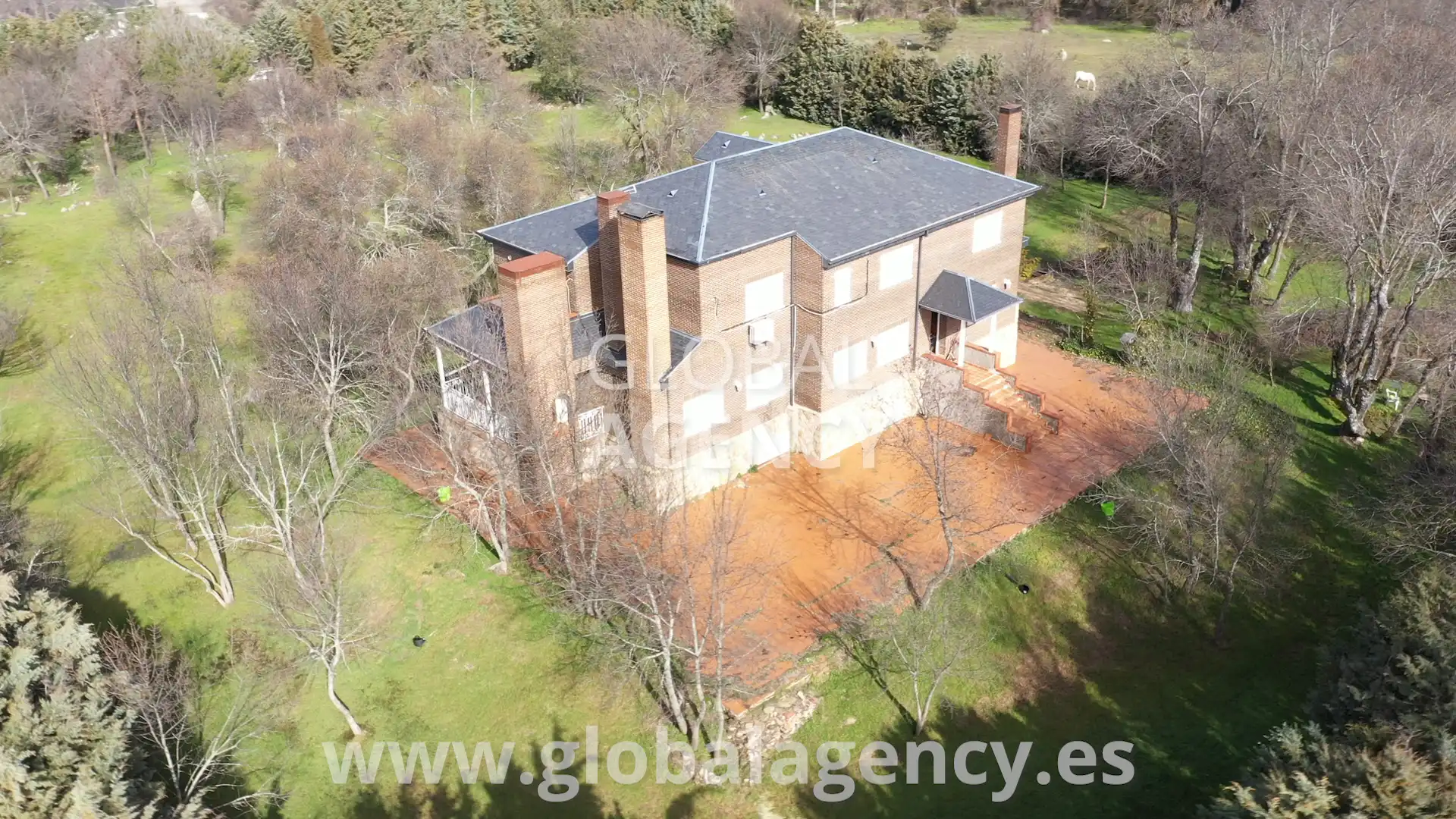 Vista exterior de Casa o xalet en venda en El Escorial amb Aire condicionat, Calefacció i Jardí privat
