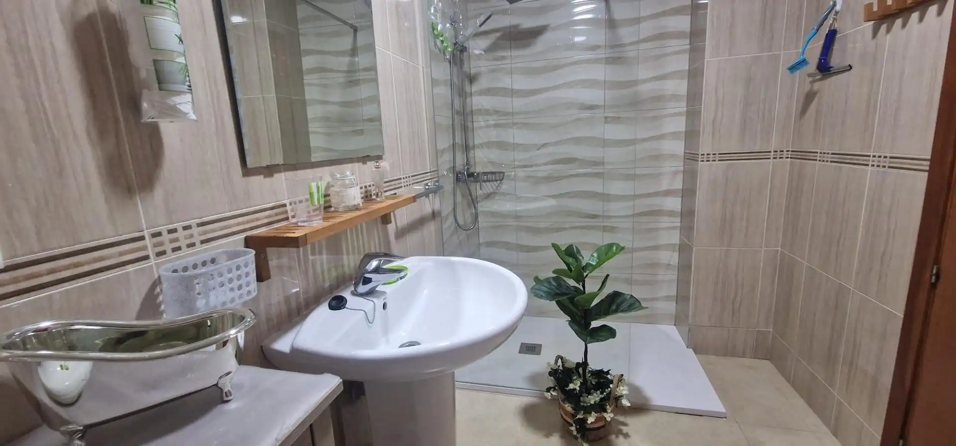 Badezimmer von Wohnung zur Miete in Águilas mit Klimaanlage, Privatgarten und Möbliert
